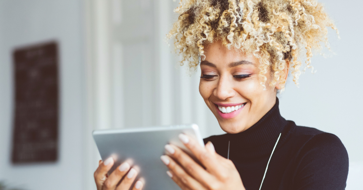 woman reading a B2B email on her tablet