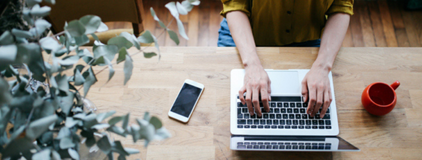 French Paid Search Woman on Laptop